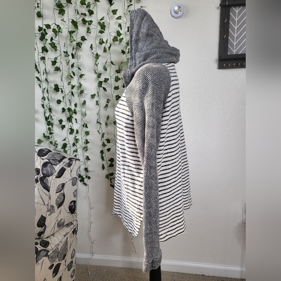 Splendid Cotton Blend Tie Neck Lace Up Textured Contrast Pullover Hoodie - Picture 5 of 11